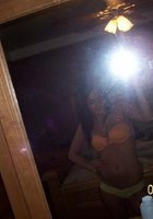 Фоткает себя и отправляет снимки парню 6 фото Фоткает себя и отправляет снимки парню 6 фото