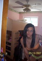 Фоткает себя и отправляет снимки парню 3 фото Фоткает себя и отправляет снимки парню 3 фото