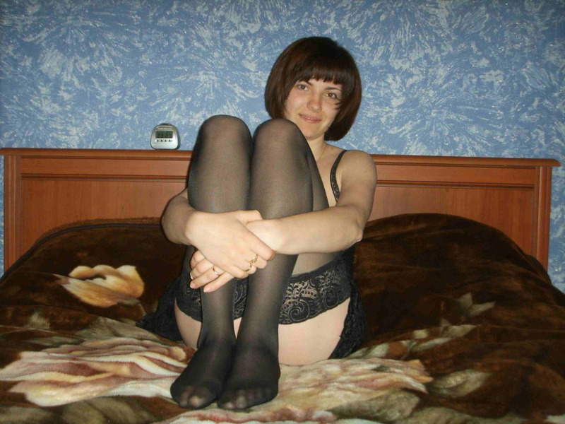 Жена показывает пеньюар возлюбленному 5 фотография