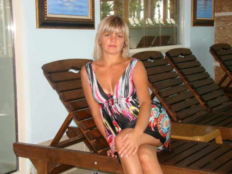 Мамка раздевается до гола даже зимой на улице 2 фотография