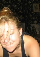 Блондинка в черной майке отсасывает член 11 фото Блондинка в черной майке отсасывает член 11 фото