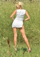 Модель с маленькими сиськами обнажилась на отдыхе 9 фото Модель с маленькими сиськами обнажилась на отдыхе 9 фото