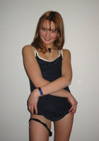 Рыжая плоскодонка хвастает мохнатой киской после работы 1 фото