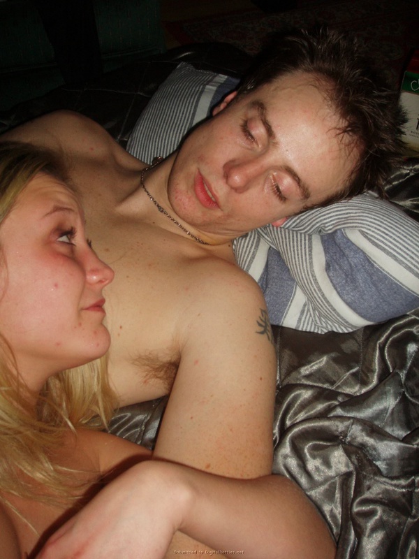 Компания организовала дома эротические конкурсы 11 фотография