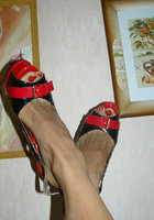 Девушки показывают красивые ступни крупным планом 5 фото