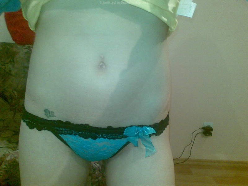 Худая мамка разделась перед любовником 2 фотография