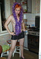 Игривая Наташка встречает праздник раздетой 3 фото Игривая Наташка встречает праздник раздетой 3 фото