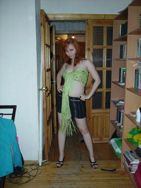 Игривая Наташка встречает праздник раздетой 6 фотография