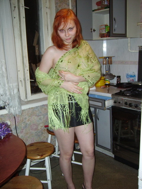 Игривая Наташка встречает праздник раздетой 5 фотография