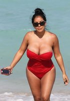 Жены хвастаются огромными дойками 13 фото Жены хвастаются огромными дойками 13 фото