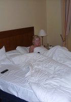 Похотливая красотка находится в квартире без трусов 16 фото Похотливая красотка находится в квартире без трусов 16 фото