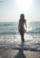 Отпускница купается в море без лифчика 7 фото Отпускница купается в море без лифчика 7 фото