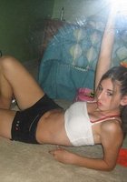 Блондинка фотографирует себя в зеркале 2 фото Блондинка фотографирует себя в зеркале 2 фото