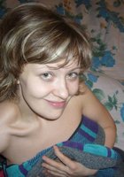 Голая мамка лежит в ванне и выпендривается перед камерой 8 фото Голая мамка лежит в ванне и выпендривается перед камерой 8 фото