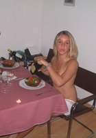 Молодая блонда встречается с лысым мужиком в его особняке 12 фото Молодая блонда встречается с лысым мужиком в его особняке 12 фото