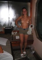 Молодая блонда встречается с лысым мужиком в его особняке 11 фото Молодая блонда встречается с лысым мужиком в его особняке 11 фото