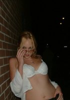 Лесбиянки в машине лижут киски друг дружки и трахают их пальцами 1 фото Лесбиянки в машине лижут киски друг дружки и трахают их пальцами 1 фото