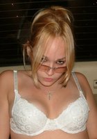 Лесбиянки в машине лижут киски друг дружки и трахают их пальцами 3 фото Лесбиянки в машине лижут киски друг дружки и трахают их пальцами 3 фото