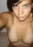 Молоденькие сучки с камерами перед зеркалом 3 фото Молоденькие сучки с камерами перед зеркалом 3 фото