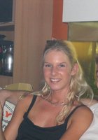 В квартире блондинка с отросшими корнями делает минет сожителю 1 фото В квартире блондинка с отросшими корнями делает минет сожителю 1 фото