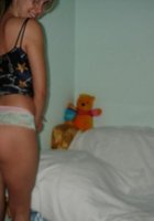 Молодая стройняшка любит позировать в трусиках в свободное время 19 фото Молодая стройняшка любит позировать в трусиках в свободное время 19 фото