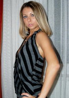 Голая блондинка с красивыми сиськами и пирсингом на пупке 1 фото Голая блондинка с красивыми сиськами и пирсингом на пупке 1 фото