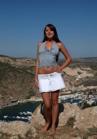 Темноволосая худышка с загорелым телом оголяется высоко в горах 1 фото Темноволосая худышка с загорелым телом оголяется высоко в горах 1 фото