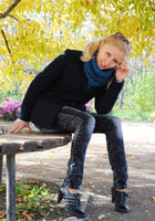 Молоденькая блондинка раздевается в саду 10 фото Молоденькая блондинка раздевается в саду 10 фото