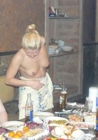 Толпа пьяных девушек устроила лесбийскую оргию в сауне 6 фото Толпа пьяных девушек устроила лесбийскую оргию в сауне 6 фото