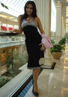 Жительница столицы после прогулки раздевается в спальне 2 фото Жительница столицы после прогулки раздевается в спальне 2 фото