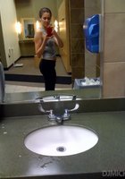 Подборка девок, делающих селфи перед зеркалом 6 фото Подборка девок, делающих селфи перед зеркалом 6 фото