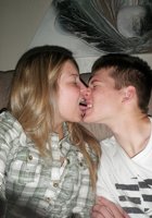 Парень с девушкой целуются и делают эротическое селфи 5 фото Парень с девушкой целуются и делают эротическое селфи 5 фото