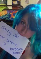 Неформалка демонстрирует грудь в комнате 11 фото Неформалка демонстрирует грудь в комнате 11 фото