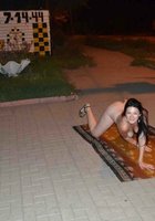 Голая брюнетка с натуральными сиськами раздвинула ноги посреди города 7 фото Голая брюнетка с натуральными сиськами раздвинула ноги посреди города 7 фото