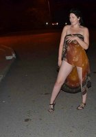 Голая брюнетка с натуральными сиськами раздвинула ноги посреди города 5 фото Голая брюнетка с натуральными сиськами раздвинула ноги посреди города 5 фото