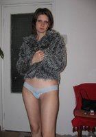 Позирует в разных позах и дает партнеру 1 фото Позирует в разных позах и дает партнеру 1 фото