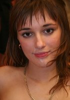 Коротковолосая любовница отсасывает мужской член в квартире 2 фото Коротковолосая любовница отсасывает мужской член в квартире 2 фото