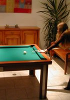 Телка показывает вагину лежа на бильярдном столе 1 фото Телка показывает вагину лежа на бильярдном столе 1 фото