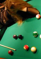 Телка показывает вагину лежа на бильярдном столе 15 фото Телка показывает вагину лежа на бильярдном столе 15 фото