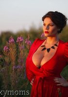 Дамочка с огромными дойками 8 фото Дамочка с огромными дойками 8 фото