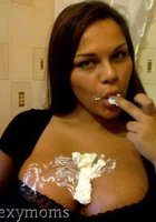 Дамочка с огромными дойками 3 фото Дамочка с огромными дойками 3 фото