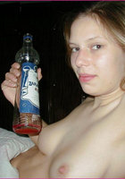 Девушка развлекает киску искусственным членом 4 фото Девушка развлекает киску искусственным членом 4 фото