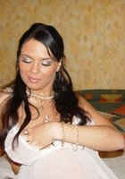 Полная брюнетка в свадебном платье показала вагину 4 фото Полная брюнетка в свадебном платье показала вагину 4 фото