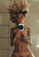 Блондинка делает эротическое селфи 4 фото Блондинка делает эротическое селфи 4 фото