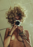 Блондинка делает эротическое селфи 2 фото Блондинка делает эротическое селфи 2 фото