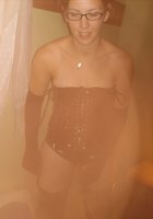 Девушка в кожаной одежде и сапогах занимается сексом 2 фото Девушка в кожаной одежде и сапогах занимается сексом 2 фото