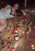 Молодая девушка моется в ванной 13 фото Молодая девушка моется в ванной 13 фото