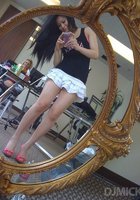 Милахи с обнаженными сиськами в зеркальном отражении 12 фото Милахи с обнаженными сиськами в зеркальном отражении 12 фото