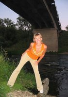 Блондинка в розовом шарфе и сапогах позирует в комнате 1 фото Блондинка в розовом шарфе и сапогах позирует в комнате 1 фото