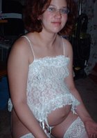 Беременная сняла в комнате корсет и чулки 3 фото Беременная сняла в комнате корсет и чулки 3 фото